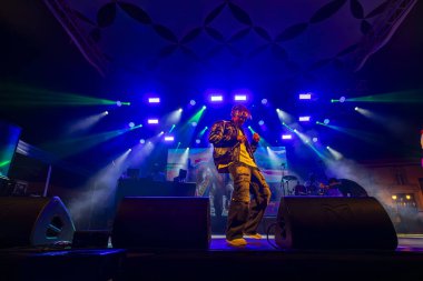 FARO, PORTUGAL: 7 Eylül 2023 - Supa Squad müzik grubu, Portekiz 'in Faro kentinde düzenlenen büyük bir festival olan F festivalinde sahne aldı..