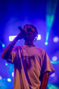 FARO, PORTUGAL: 7 Eylül 2023 - Supa Squad müzik grubu, Portekiz 'in Faro kentinde düzenlenen büyük bir festival olan F festivalinde sahne aldı..