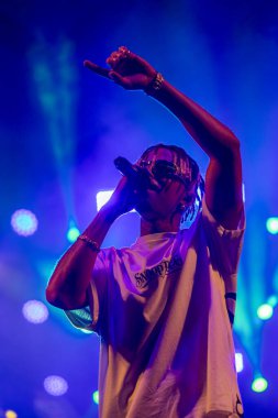 FARO, PORTUGAL: 7 Eylül 2023 - Supa Squad müzik grubu, Portekiz 'in Faro kentinde düzenlenen büyük bir festival olan F festivalinde sahne aldı..
