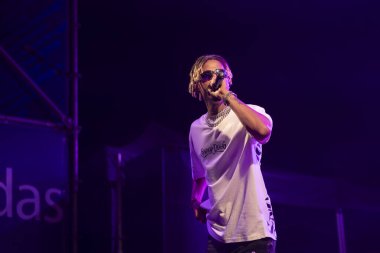 FARO, PORTUGAL: 7 Eylül 2023 - Supa Squad müzik grubu, Portekiz 'in Faro kentinde düzenlenen büyük bir festival olan F festivalinde sahne aldı..