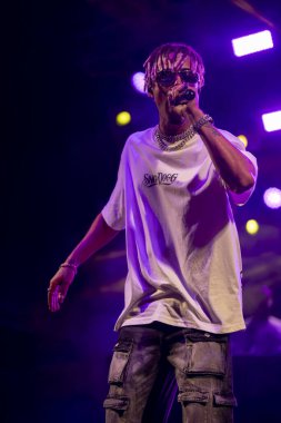 FARO, PORTUGAL: 7 Eylül 2023 - Supa Squad müzik grubu, Portekiz 'in Faro kentinde düzenlenen büyük bir festival olan F festivalinde sahne aldı..