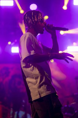 FARO, PORTUGAL: 7 Eylül 2023 - Supa Squad müzik grubu, Portekiz 'in Faro kentinde düzenlenen büyük bir festival olan F festivalinde sahne aldı..