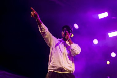 FARO, PORTUGAL: 7 Eylül 2023 - Supa Squad müzik grubu, Portekiz 'in Faro kentinde düzenlenen büyük bir festival olan F festivalinde sahne aldı..