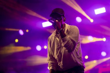 FARO, PORTUGAL: 7 Eylül 2023 - Supa Squad müzik grubu, Portekiz 'in Faro kentinde düzenlenen büyük bir festival olan F festivalinde sahne aldı..