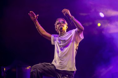 FARO, PORTUGAL: 7 Eylül 2023 - Supa Squad müzik grubu, Portekiz 'in Faro kentinde düzenlenen büyük bir festival olan F festivalinde sahne aldı..