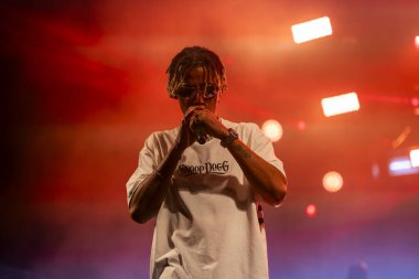 FARO, PORTUGAL: 7 Eylül 2023 - Supa Squad müzik grubu, Portekiz 'in Faro kentinde düzenlenen büyük bir festival olan F festivalinde sahne aldı..