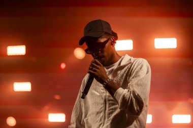FARO, PORTUGAL: 7 Eylül 2023 - Supa Squad müzik grubu, Portekiz 'in Faro kentinde düzenlenen büyük bir festival olan F festivalinde sahne aldı..