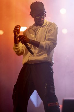 FARO, PORTUGAL: 7 Eylül 2023 - Supa Squad müzik grubu, Portekiz 'in Faro kentinde düzenlenen büyük bir festival olan F festivalinde sahne aldı..