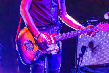 FARO, PORTUGAL: 7 Eylül 2023 - Müzik grubu, Club Makumba, Portekiz 'in Faro kentinde düzenlenen büyük bir festival olan F festivalinde sahne aldı..