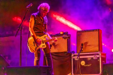 FARO, PORTUGAL: 7 Eylül 2023 - Müzik grubu, Club Makumba, Portekiz 'in Faro kentinde düzenlenen büyük bir festival olan F festivalinde sahne aldı..