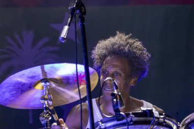 FARO, PORTUGAL: 7 Eylül 2023 - Müzik grubu, Club Makumba, Portekiz 'in Faro kentinde düzenlenen büyük bir festival olan F festivalinde sahne aldı..