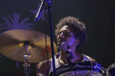 FARO, PORTUGAL: 7 Eylül 2023 - Müzik grubu, Club Makumba, Portekiz 'in Faro kentinde düzenlenen büyük bir festival olan F festivalinde sahne aldı..