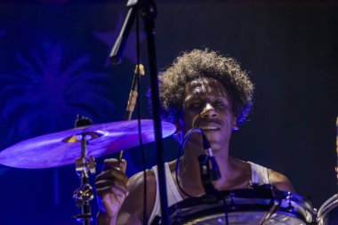 FARO, PORTUGAL: 7 Eylül 2023 - Müzik grubu, Club Makumba, Portekiz 'in Faro kentinde düzenlenen büyük bir festival olan F festivalinde sahne aldı..