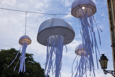 FARO, PORTUGAL: 7 Eylül 2023 - Portekiz 'in Faro şehrinde büyük bir müzik festivali olan F festivalinin tasarım detayları.