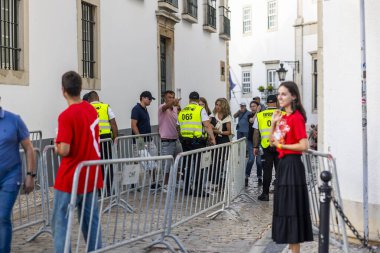 FARO, PORTUGAL: 7 Eylül 2023 - Genç ziyaretçiler bir müzik festivaline geldi