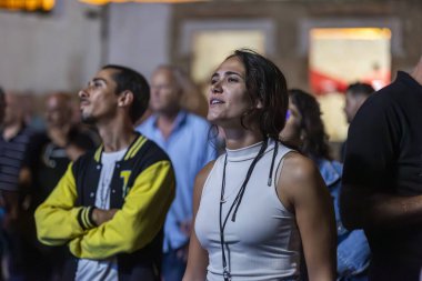 FARO, PORTUGAL: 8 Eylül 2023 - Portekiz 'in Faro kentinde düzenlenen büyük bir festival olan F Festivali' nde seyirci müzik sanatçısı izlemek.