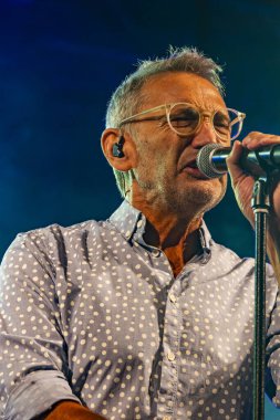 FARO, PORTUGAL: 8. SEPTEMBER, 2023 - Müzik grubu Jafumega, Portekiz 'in Faro kentinde düzenlenen büyük bir festival olan F festivalinde sahne aldı..