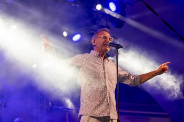 FARO, PORTUGAL: 8. SEPTEMBER, 2023 - Müzik grubu Jafumega, Portekiz 'in Faro kentinde düzenlenen büyük bir festival olan F festivalinde sahne aldı..