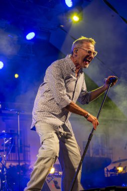 FARO, PORTUGAL: 8. SEPTEMBER, 2023 - Müzik grubu Jafumega, Portekiz 'in Faro kentinde düzenlenen büyük bir festival olan F festivalinde sahne aldı..