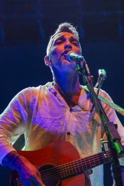 FARO, PORTUGAL: 8. SEPTEMBER, 2023 - Müzik grubu, Nanook o vagabundo, Portekiz 'in Faro kentinde düzenlenen büyük bir festival olan F festivalinde sahne aldı..