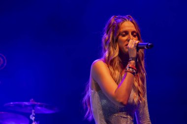FARO, PORTUGAL: 8. SEPTEMBER, 2023 - Müzik grubu Bianca Barros, Portekiz 'in Faro kentinde düzenlenen büyük bir festival olan F festivalinde sahne aldı..