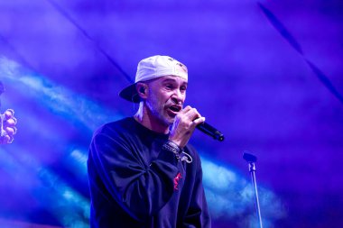 FARO, PORTUGAL: 8 EPTEMBER, 2023 - Müzik grubu Bezegol, Portekiz 'in Faro kentinde düzenlenen büyük bir festival olan F festivalinde sahne aldı..