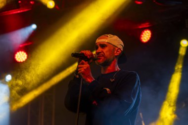 FARO, PORTUGAL: 8 EPTEMBER, 2023 - Müzik grubu Bezegol, Portekiz 'in Faro kentinde düzenlenen büyük bir festival olan F festivalinde sahne aldı..
