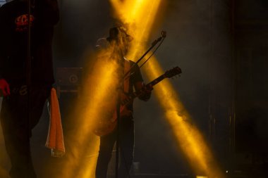 FARO, PORTUGAL: 8 EPTEMBER, 2023 - Müzik grubu Bezegol, Portekiz 'in Faro kentinde düzenlenen büyük bir festival olan F festivalinde sahne aldı..