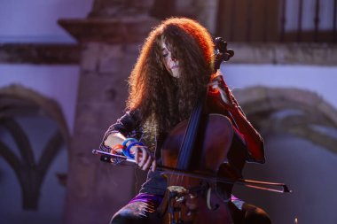 FARO, PORTUGAL: 8 Eylül 2023 - Müzik grubu To Trips, Portekiz 'in Faro kentinde düzenlenen büyük bir festival olan F festivalinde sahne aldı..
