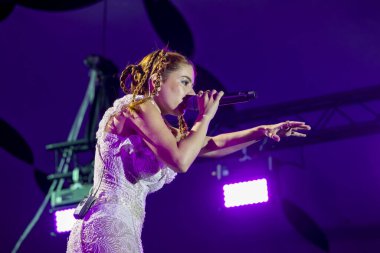 FARO, PORTUGAL: 9 Eylül 2023 - Müzik grubu Barbara Tinoco, Portekiz 'in Faro kentinde düzenlenen büyük bir festival olan F festivalinde sahne aldı..
