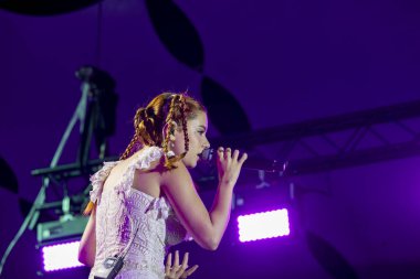 FARO, PORTUGAL: 9 Eylül 2023 - Müzik grubu Barbara Tinoco, Portekiz 'in Faro kentinde düzenlenen büyük bir festival olan F festivalinde sahne aldı..