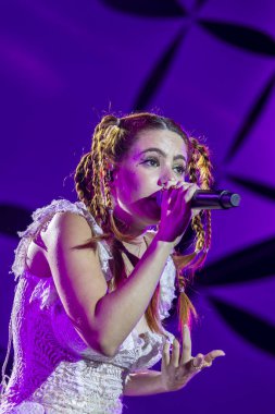 FARO, PORTUGAL: 9 Eylül 2023 - Müzik grubu Barbara Tinoco, Portekiz 'in Faro kentinde düzenlenen büyük bir festival olan F festivalinde sahne aldı..