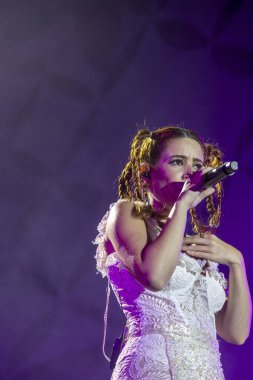 FARO, PORTUGAL: 9 Eylül 2023 - Müzik grubu Barbara Tinoco, Portekiz 'in Faro kentinde düzenlenen büyük bir festival olan F festivalinde sahne aldı..
