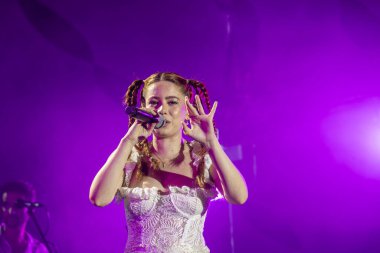 FARO, PORTUGAL: 9 Eylül 2023 - Müzik grubu Barbara Tinoco, Portekiz 'in Faro kentinde düzenlenen büyük bir festival olan F festivalinde sahne aldı..