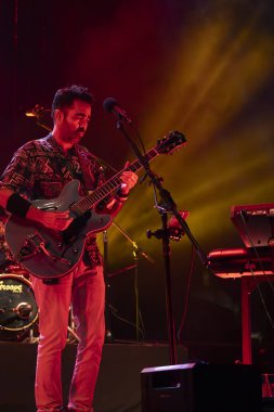 FARO, PORTUGAL: 9 Eylül 2023 - Müzik grubu, Plasticine, Portekiz 'in Faro kentinde düzenlenen büyük bir festival olan F festivalinde sahne aldı..