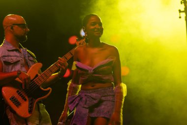FARO, PORTUGAL: 9. SEPTEMBER, 2023 - Müzik grubu, Soraia Tavares, Portekiz 'in Faro kentinde düzenlenen büyük bir festival olan F Festivali' nde sahne aldı..