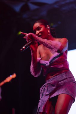 FARO, PORTUGAL: 9. SEPTEMBER, 2023 - Müzik grubu, Soraia Tavares, Portekiz 'in Faro kentinde düzenlenen büyük bir festival olan F Festivali' nde sahne aldı..