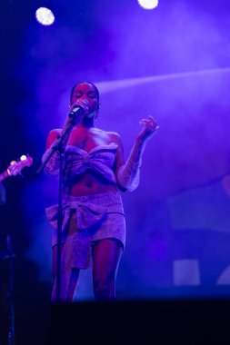 FARO, PORTUGAL: 9. SEPTEMBER, 2023 - Müzik grubu, Soraia Tavares, Portekiz 'in Faro kentinde düzenlenen büyük bir festival olan F Festivali' nde sahne aldı..