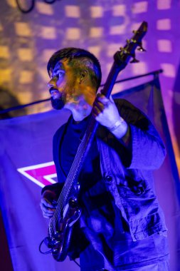 FARO, PORTUGAL: 9 Eylül 2023 - Müzik grubu, Çek Tetiği, Portekiz 'in Faro kentinde düzenlenen büyük bir festival olan F festivalinde sahne aldı..