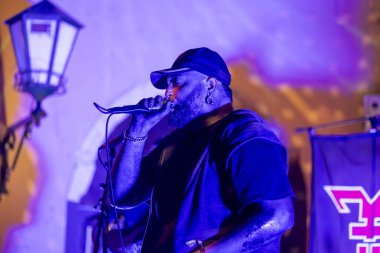 FARO, PORTUGAL: 9 Eylül 2023 - Müzik grubu, Çek Tetiği, Portekiz 'in Faro kentinde düzenlenen büyük bir festival olan F festivalinde sahne aldı..