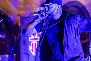 FARO, PORTUGAL: 9 Eylül 2023 - Müzik grubu, Çek Tetiği, Portekiz 'in Faro kentinde düzenlenen büyük bir festival olan F festivalinde sahne aldı..