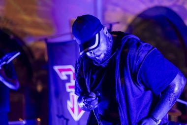 FARO, PORTUGAL: 9 Eylül 2023 - Müzik grubu, Çek Tetiği, Portekiz 'in Faro kentinde düzenlenen büyük bir festival olan F festivalinde sahne aldı..