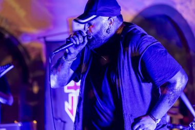 FARO, PORTUGAL: 9 Eylül 2023 - Müzik grubu, Çek Tetiği, Portekiz 'in Faro kentinde düzenlenen büyük bir festival olan F festivalinde sahne aldı..