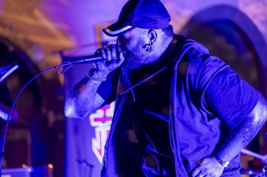 FARO, PORTUGAL: 9 Eylül 2023 - Müzik grubu, Çek Tetiği, Portekiz 'in Faro kentinde düzenlenen büyük bir festival olan F festivalinde sahne aldı..