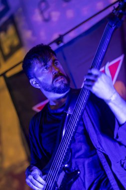 FARO, PORTUGAL: 9 Eylül 2023 - Müzik grubu, Çek Tetiği, Portekiz 'in Faro kentinde düzenlenen büyük bir festival olan F festivalinde sahne aldı..