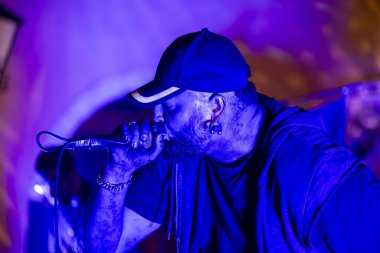 FARO, PORTUGAL: 9 Eylül 2023 - Müzik grubu, Çek Tetiği, Portekiz 'in Faro kentinde düzenlenen büyük bir festival olan F festivalinde sahne aldı..