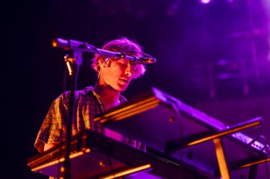 FARO, PORTUGAL: 9 Eylül 2023 - Müzik grubu Ganso, Portekiz 'in Faro kentinde düzenlenen büyük bir festival olan F festivalinde sahne aldı..