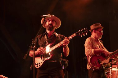 FARO, PORTUGAL: 9 Eylül 2023 - Müzik grubu Fogo Fogo, Portekiz 'in Faro kentinde düzenlenen büyük bir festival olan F festivalinde sahne aldı..