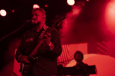 FARO, PORTUGAL: 9 Eylül 2023 - Müzik grubu Fogo Fogo, Portekiz 'in Faro kentinde düzenlenen büyük bir festival olan F festivalinde sahne aldı..