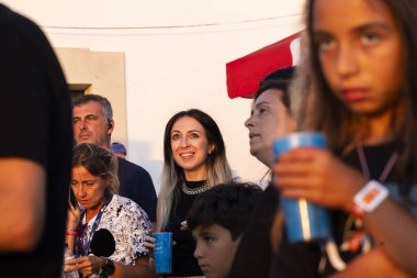 FARO, PORTUGAL: 9 Eylül 2023 - Portekiz 'in Faro kentinde düzenlenen büyük bir festival olan F Festivali' nde seyirci müzik sanatçısı izledi.